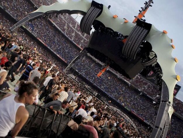 El espectacular escenario montado en un Camp Nou lleno de gente.

Foto: EFE