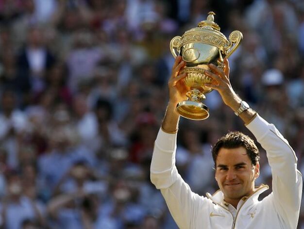 Federer se proclama campe&oacute;n por sexta vez en Wimbledon tras tumbar a Roddick.

Foto: Agencias