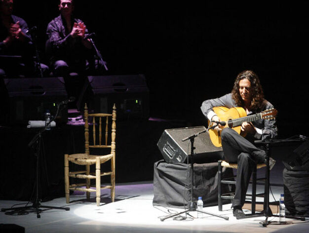 El guitarrista Tomatito en un momento de su actuaci&oacute;n en el Teatro de la Axerqu&iacute;a.

Foto: Jose Martinez/Alvaro Carmona