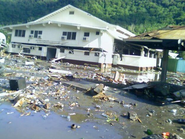 El se&iacute;smo del 7,9 grados de magnitud en la regi&oacute;n del Pac&iacute;fico desat&oacute; un tsunami que ha arrasado aldeas costeras de las islas de Samoa.

Foto: AFP
