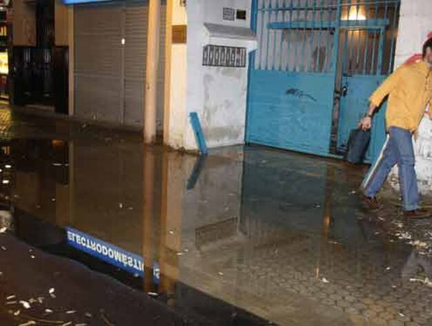 Peque&ntilde;as inundaciones en Triana

Foto: Juan Carlos Mu?