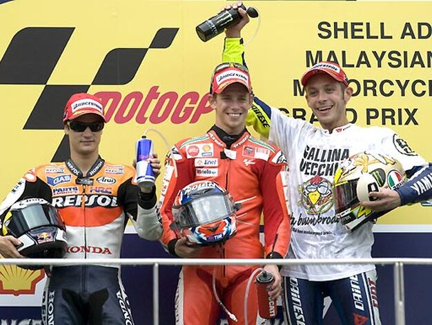 Dani Pedrosa, Casey Stoner y Valentino Rossi en el podio del Gran Premio de Malasia.

Foto: Afp Photo / Efe / Reuters