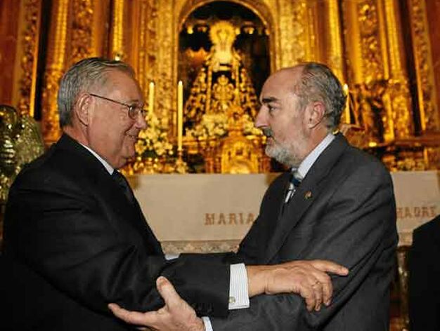 Morillas felicita a su rival por el &eacute;xito conseguido.

Foto: Antonio Pizarro/Juan Carlos Mu?