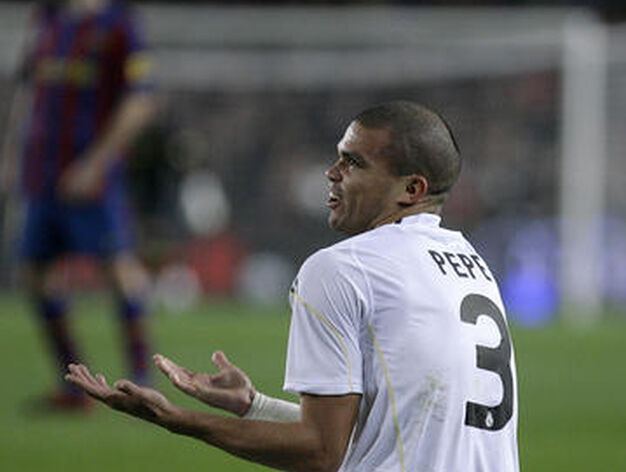El Bar&ccedil;elona gana al Real Madrid en el Camp Nou con un solitario gol de Ibrahimovic. / EFE &middot; AFP Photo &middot; Reuters