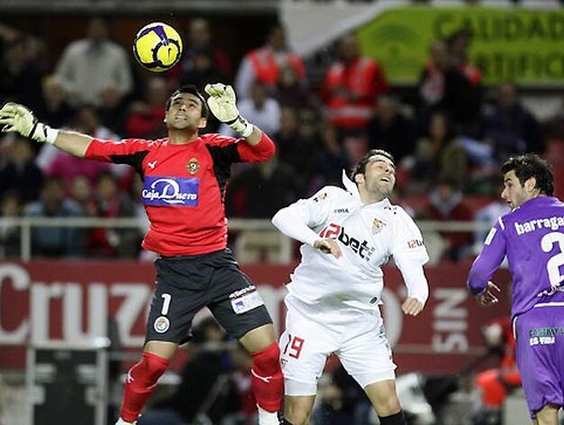 El Sevilla se dej&oacute; otros dos puntos en casa ante el Valladolid, contra el que s&oacute;lo pudo empatar (1-1).

Foto: Antonio Pizarro