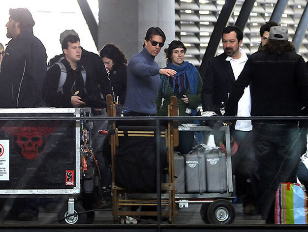 Tom Cruise y el director James Mangold durante el rodaje del filme 'Knight&amp;Day' en la estaci&oacute;n de Santa Justa.

Foto: Juan Carlos V&aacute;zquez