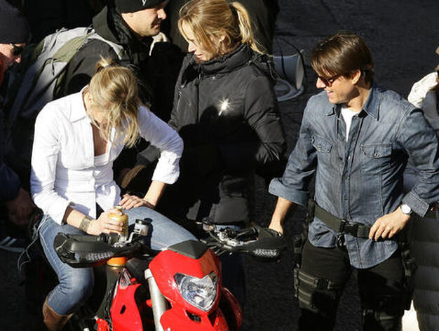 Cameron Diaz, subida en la moto junto a Tom Cruise.

Foto: Antonio Pizarro