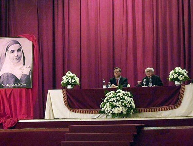 Conferencia de Jos&eacute; Mar&iacute;a Javierre sobre Sor &Aacute;ngela De La Cruz en el 2003.

Foto: Jos&eacute; Mart&iacute;nez