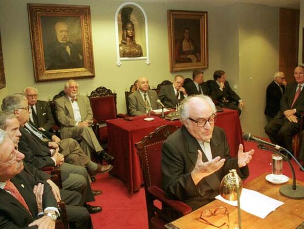 El Padre Javierre elegido Mienbro de Honor de la Ateneo en el 2000.

Foto: Juan Carlos Mu&ntilde;&oacute;z.