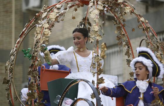Una de las carrozas del cortejo, la Cenicienta, c&eacute;lebre personaje del cuento de Perrault.

Foto: Antonio Pizarro