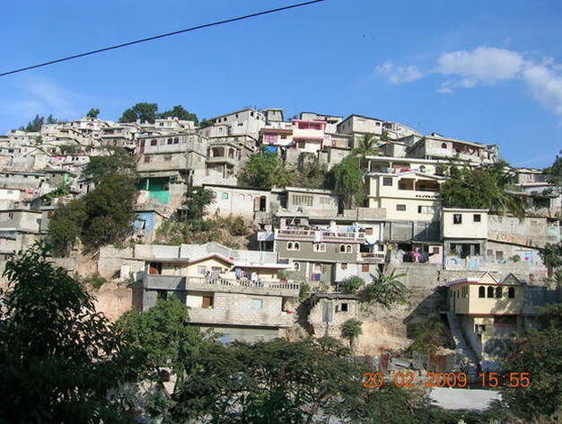 Panor&aacute;mica de uno de los barrios de Hait&iacute; que han quedado derrumbados. / Jos&eacute; Vallejo