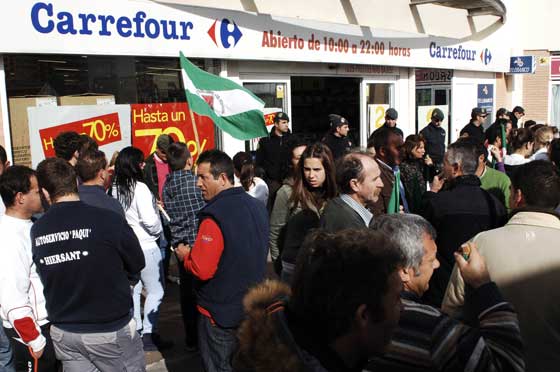 Piquetes a las puertas de Carrefour

Foto: Aguilar