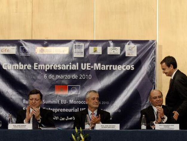Zapatero, antes de comparecer en el Palacio de Congresos

Foto: Jes&uacute;s Ochando