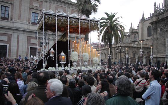 El Palio de Nuestra Se&ntilde;ora de los Dolores junto a la Catedral.

Foto: B.Vargas