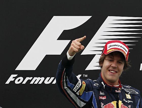El piloto alem&aacute;n de Red Bull Sebastian Vettel celebra su victoria en el Gran Premio de Malasia.

Foto: Reuters / Afp Photo / Efe