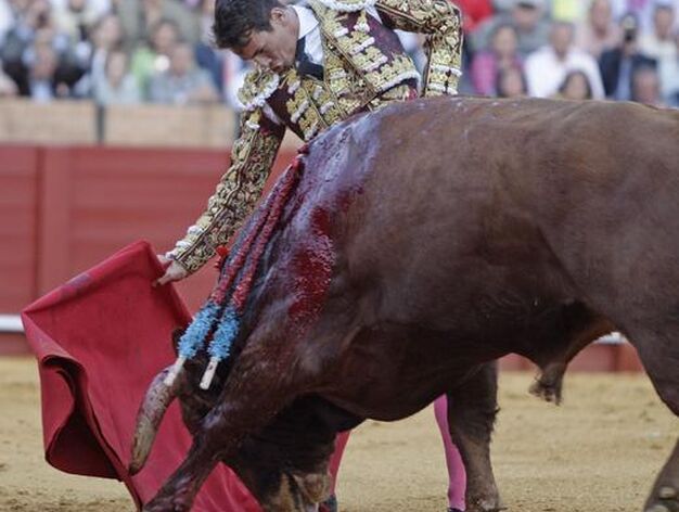 El diestro alicantino resalta el valor de la oreja a su segundo toro "que se quer&iacute;a rajar".

Foto: Antonio Pizarro