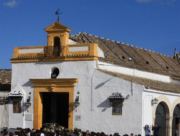 La ermita de San Telmo ayer durante el funeral por Antonio Merino.

Foto: Juan Carlos Toro