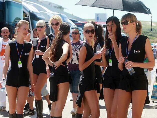 Las chicas del &acute;paddock&acute;, puro espect&aacute;culo en Jerez. 

Foto: Juan Carlos Toro/ Manuel Aranda