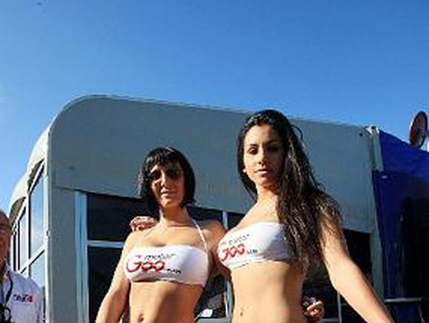 Las chicas del &acute;paddock&acute;, puro espect&aacute;culo en Jerez. 

Foto: Juan Carlos Toro y Manuel Aranda