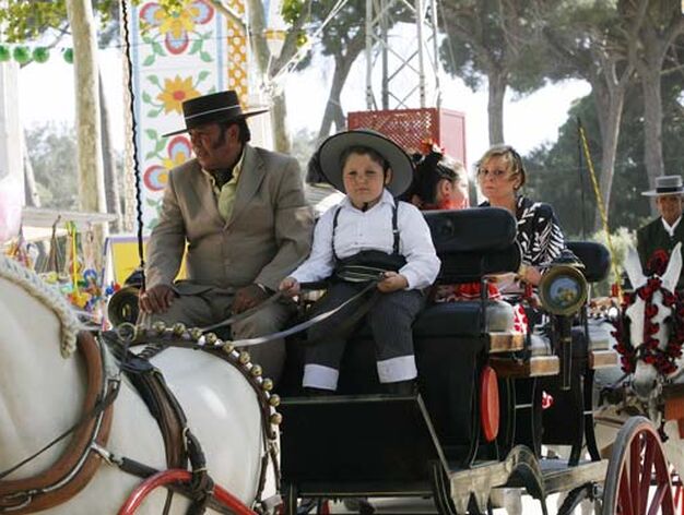 La Feria de Primavera llega a su ecuador tras una jornada de gran afluencia de p&uacute;blico al recinto de Las Banderas

Foto: Borja Benjumeda