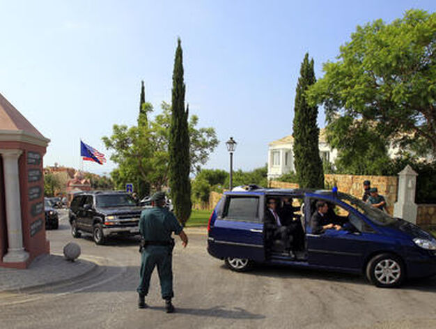 El escolta personal de Michelle Obama a la llegada del hotel Villa Padierna./Sergio Camacho