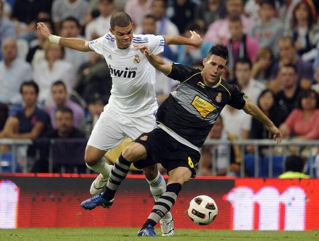 El Real Madrid gana al Espanyol en el Bernab&eacute;u. / AFP