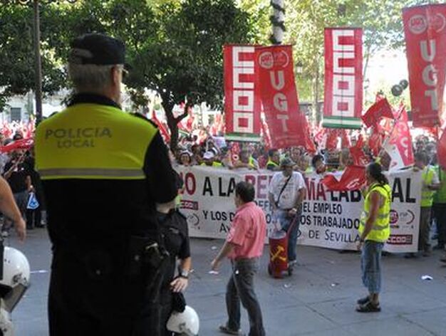 Los sindicatos recorren las calles del centro de la capital.

Foto: Manuel G&oacute;mez