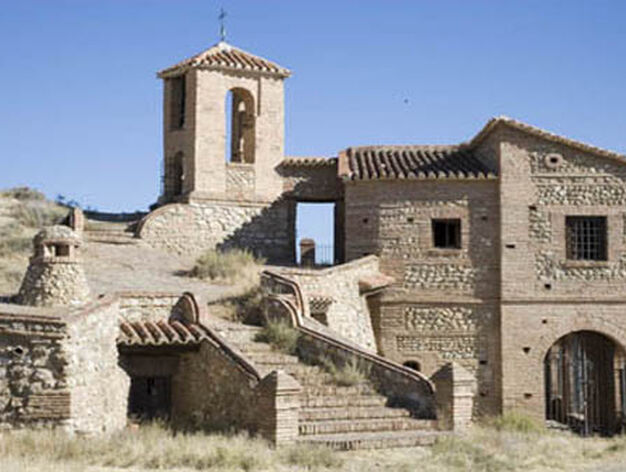 Ayuntamiento de Benal&uacute;a de Guadix. Paisaje. Ermita de San Torcuato.