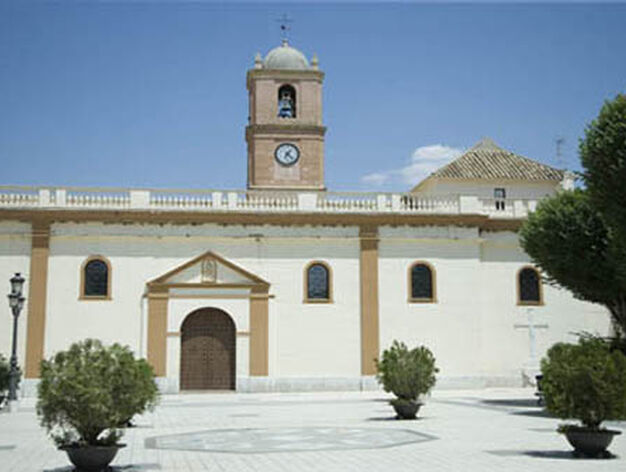 Ayuntamiento de Hu&eacute;tor T&aacute;jar. Iglesia de Santa Isabel.