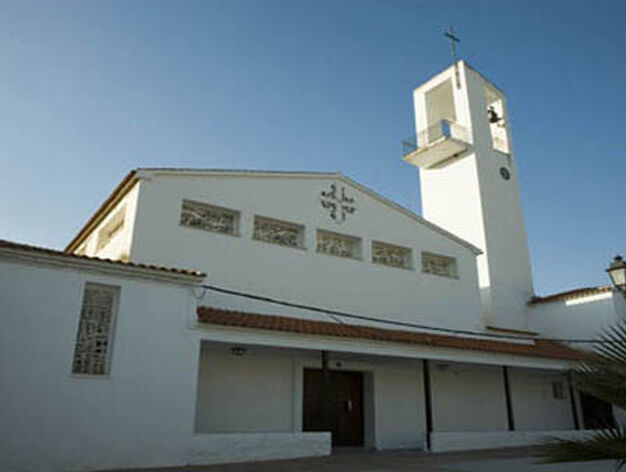 Ayuntamiento de Cac&iacute;n. Iglesia Parroquial Virgen de las Dolores.