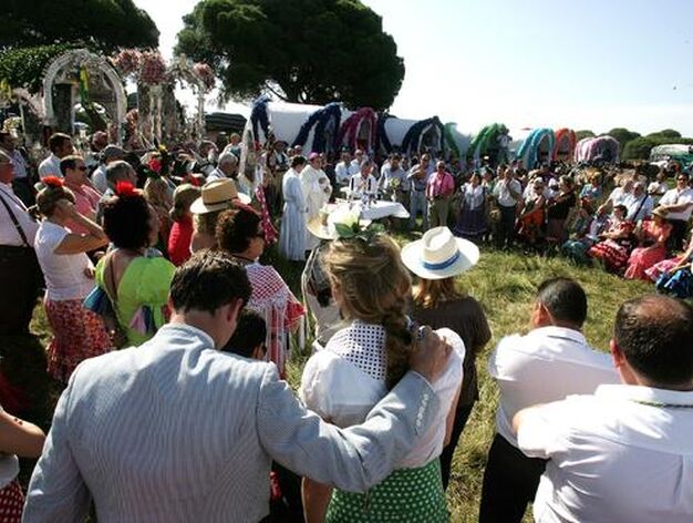Las hermandades de Jerez y El Puerto juntas ayer durante la celebraci&oacute;n de la Eucarist&iacute;a en el Coto de Do&ntilde;ana.

Foto: Pascual