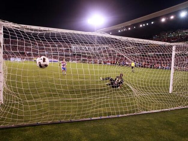 El Granada vence al Celta en los penaltis y estar&aacute; en la final de la promoci&oacute;n por ascender a Primera Divisi&oacute;n. / Luc&iacute;a Rivas &middot; Pepe Villoeslada