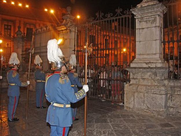 La Giralda acoge, con la banda del Sol, el rito del que se tienen noticias desde 1404.

Foto: B.Vargas