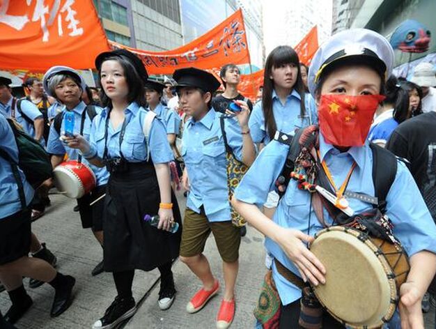 Ciudadanos chinos reclaman en Hong Kong un aumento de las libertades individuales y el respeto a los Derechos Humanos. 

Foto: AFP