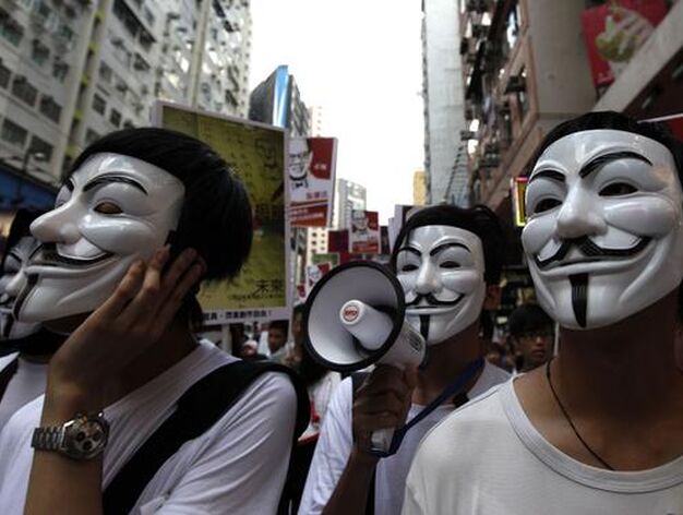 Ciudadanos chinos reclaman en Hong Kong un aumento de las libertades individuales y el respeto a los Derechos Humanos. 

Foto: Reuters
