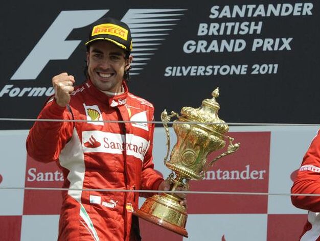 Fernando Alonso celebra su victoria en el Gran Premio de Gran Breta&ntilde;a. 

Foto: Reuters