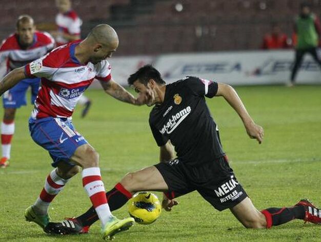 El Granada cede un empate en la &uacute;ltima media hora del partido suspendido ante el Mallorca (2-2). / Miguel Rodr&iacute;guez