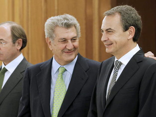 El nuevo presidente del Congreso de los Diputados, Jes&uacute;s Posadas, con el presidente saliente, Jos&eacute; Luis Rodr&iacute;guez Zapatero. / EFE