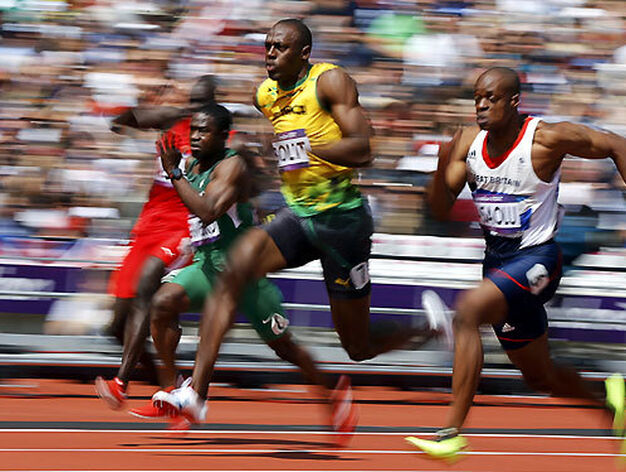 Bolt y el resto de favoritos se pasean hasta las semifinales de los 100 metros