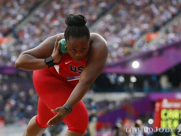 La atleta estadounidense Michelle Carter compite en el lanzamiento de peso femenino. 

Foto: EFE/Kerim Okten