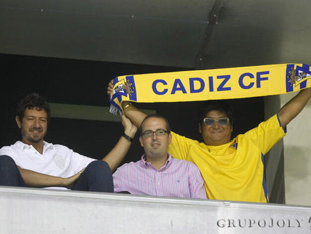 Gaucci, Manzano (hijo) y Kenji Chikaoka animaron a su equipo en la grada. 

Foto: Jose Braza