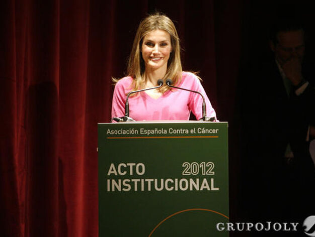La Princesa de Asturias, Letizia Ortiz, preside el acto de entrega a las Ayudas a la Investigaci&oacute;n y de los galardones V de Vida 2012 que la Asociaci&oacute;n Espa&ntilde;ola contra el C&aacute;ncer (AECC) concede anualmente. 

Foto: &Aacute;lvaro Carmona Romero