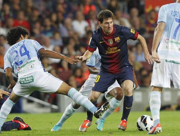 Iriney trata de arrebatarle un bal&oacute;n a Messi. / Reuters

Foto: EFE &middot; AFP &middot; Reuters
