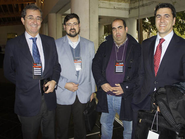 Antonio Fragero (EOI), David de Mena (PrimumHealth), Emilio Romo (Prosolia) y Javier Perea (Banco Santander).

Foto: Victoria Ram&iacute;rez