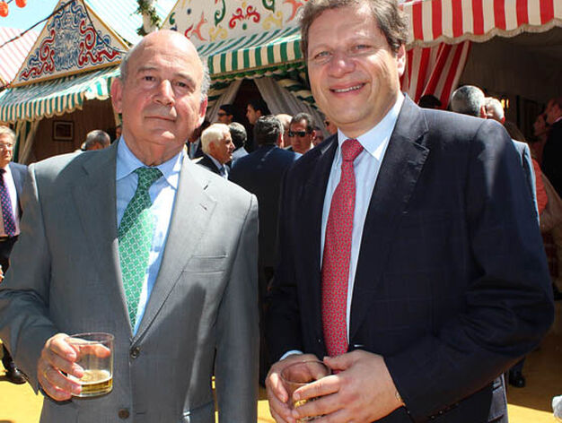 Julio Cuesta, presidente de la Fundaci&oacute;n Cruzcampo, con Marc Kostes (Heineken).

Foto: Victoria Ramirez