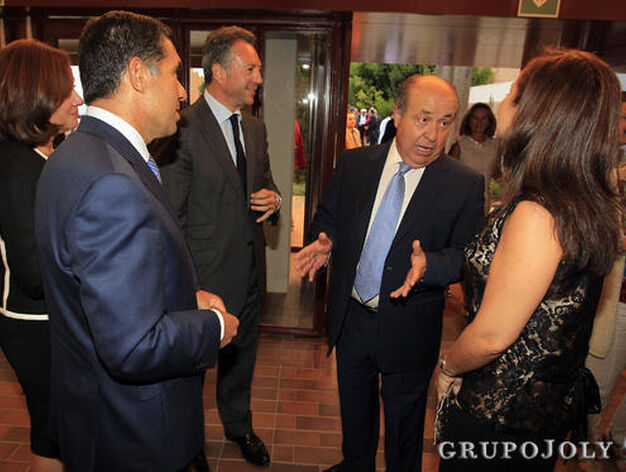 Los responsables del diario y del Grupo Joly recibieron a los invitados.

Foto: Pepe Villoslada-Lucia Rivas
