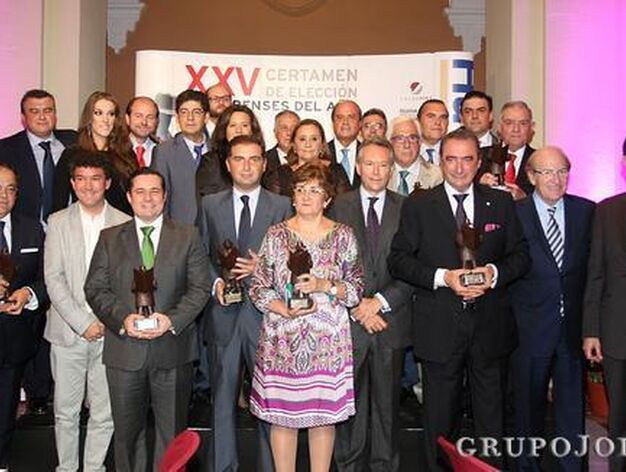 Foto de familia de todos los premiados.

Foto: Alberto Dominguez