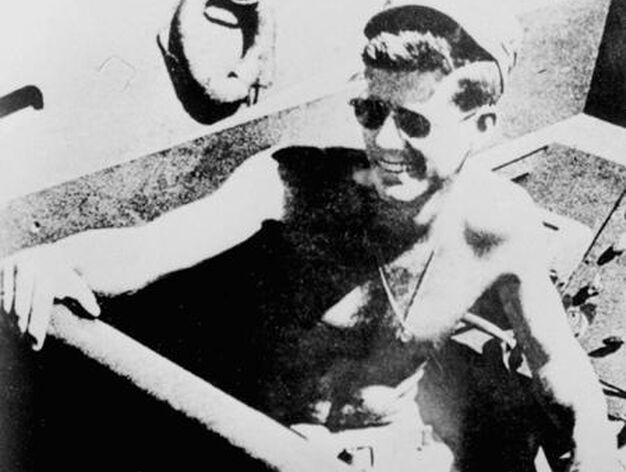 Kennedy, en 1943 durante su participaci&oacute;n en la Segunda Guerra Mundial.

Foto: AP