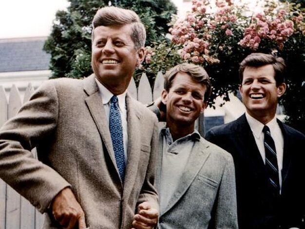 John, Robert y Edward Kennedy, en julio de 1960 en Massachusetts.

Foto: Reuters