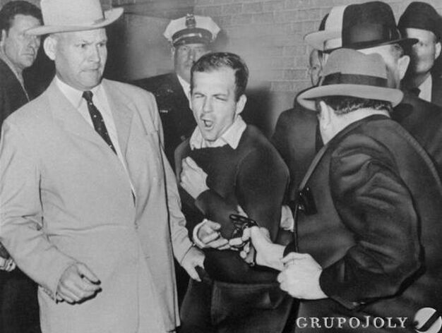 Jack Ruby dispara a Lee Harvey Oswald.

Foto: Bob Jackson (AP)